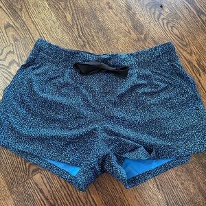 Lululemon Spring Break Away Short II. Size 8. Bubbles Pipe Dream Blue Black
